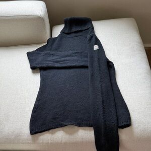Moncler Black 100% wool turtleneck